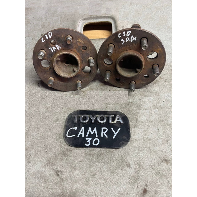 Ступица задняя правая Toyota Camry 30 (2001-2006) 4245048010 4245006021 4245048011