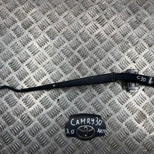 Держатель дворника левый Toyota Camry 30 (2001-2006) 8522133190