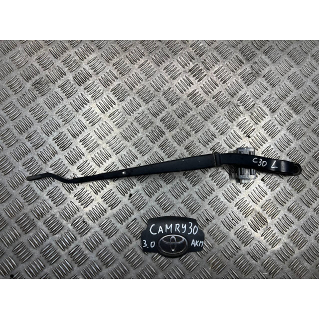 Держатель дворника левый Toyota Camry 30 (2001-2006) 8522133190