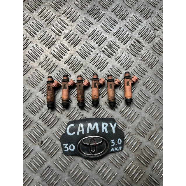 Форсунка топливная Toyota Camry 30 (2001-2006) 3,0 2320920030 2320920040 232090A020