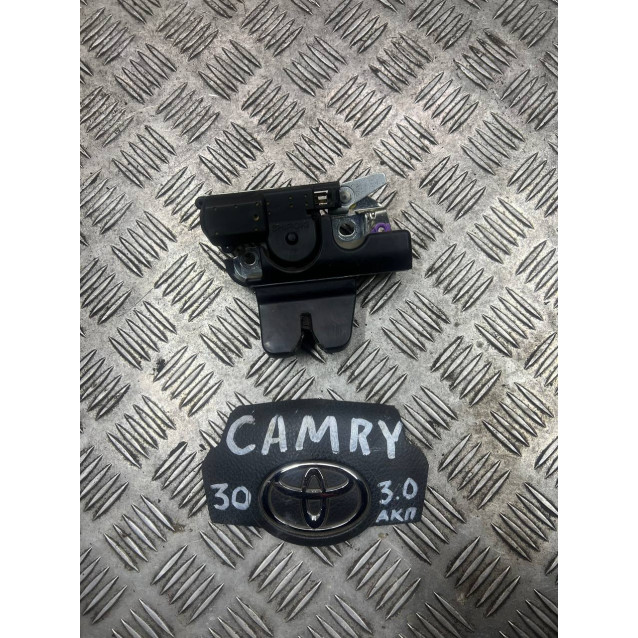 Замок крышки багажника Toyota Camry 30 (2001-2006) 6460033091 64600AA020