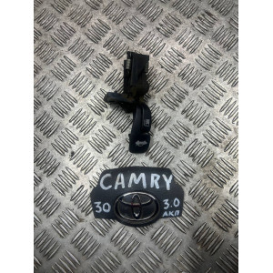 Ручка открывания капота лючка бензобакаToyota Camry 30 (2001-2006) 5361112040E1 5361112040B5 6460633030