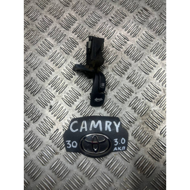 Ручка открывания капота лючка бензобакаToyota Camry 30 (2001-2006) 5361112040E1 5361112040B5 6460633030