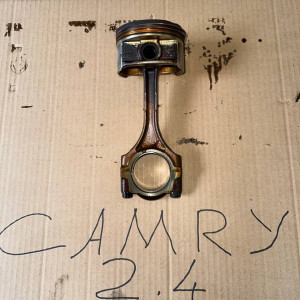 Шатун поршневой Toyota Camry 30 40 (2001-2006) 2,4 1320129125A0 1321128031A0