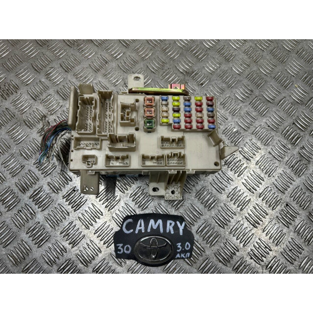 Блок предохранителей Toyota Camry 30 (2004-2006) 8273006160 8273006150 8273006140