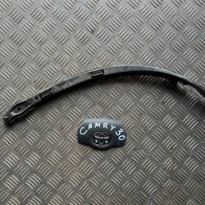 Кронштейн (направляющая ) правый под фару Toyota Camry 30 (2001-2006) 5327144010