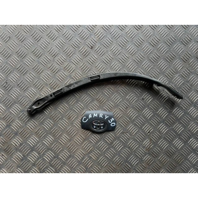 Кронштейн (направляющая ) правый под фару Toyota Camry 30 (2001-2006) 5327144010