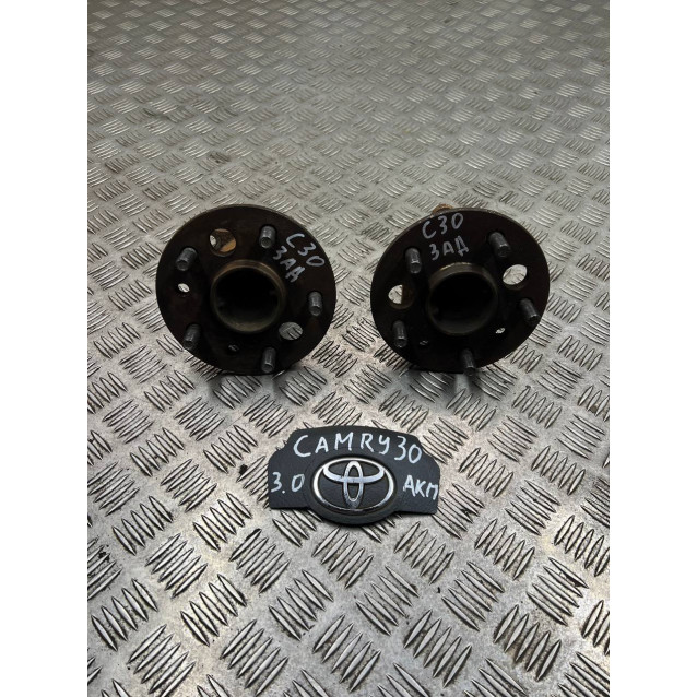 Ступица задняя левая Toyota Camry 30 (2001-2006) 4246006021 4246048011 4246006030