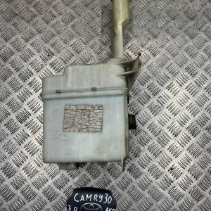 Бачок омывателя Toyota Camry 30 (2001-2006) 85315AA030 85315AA031