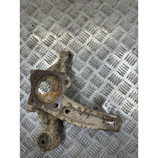 Цапфа задняя левая Toyota Camry 30 (2001-2006) 4230548010