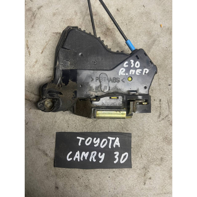 Замок двери передний правый Toyota Camry 30 (2001-2006) 6903033231