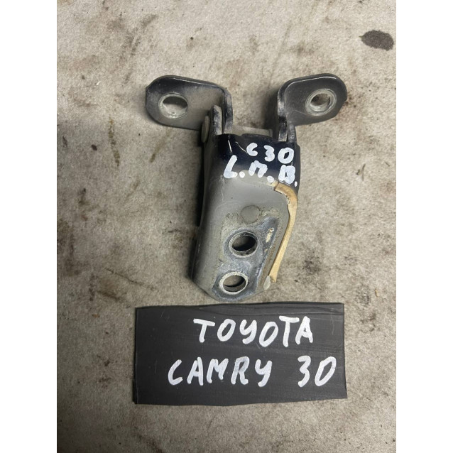 Петля двери передней левой верх Toyota Camry 30 (2001-2006) 6872033030