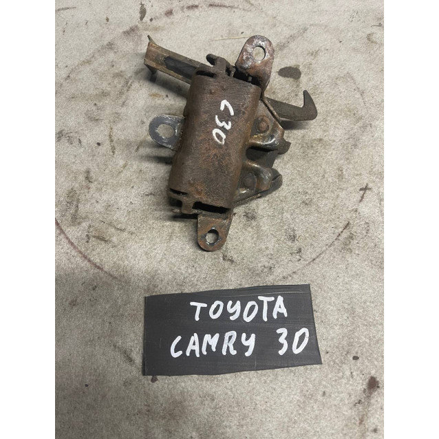 Замок капота Toyota Camry 30 (2001-2006) 5351033201