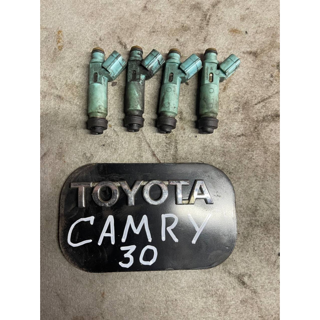 Форсунка топливная Toyota Camry 30 (2001-2006) 2320928020