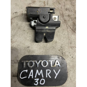 Замок крышки багажника Toyota Camry 30 (2001-2006) 6460033091