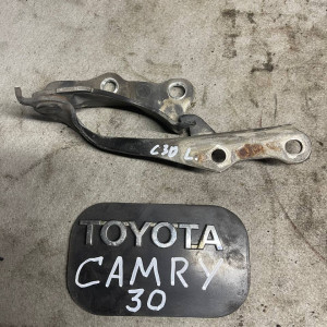 Петля капота ліва Toyota Camry 30 (2001-2006) 5342033120