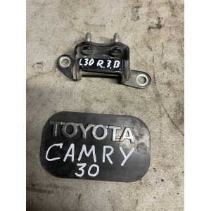 Петля двери задней правой верх Toyota Camry 30 (2001-2006) 6875033010