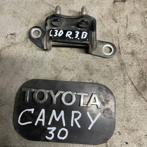 Петля двери задней правой верх Toyota Camry 30 (2001-2006) 6875033010