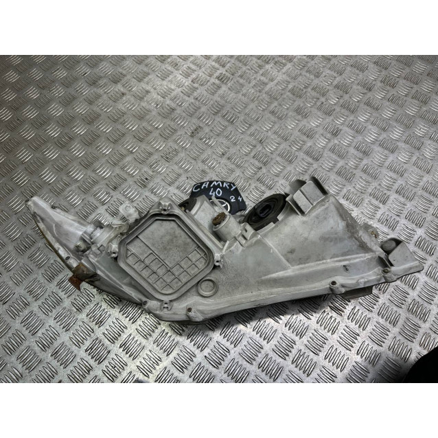 Фара левая Toyota Camry 40 (2006-2011) 8115006201 *дефект крепления