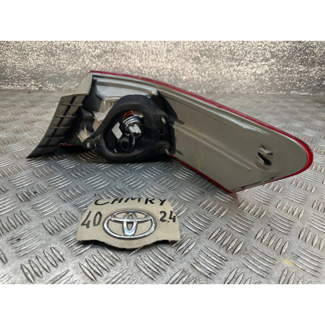 Фонарь левый Toyota Camry 40 (06-11) 8156006240