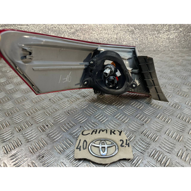Фонарь правый Toyota Camry 40 (06-11) 8155006240