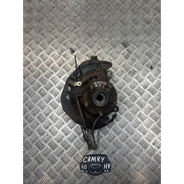 Кулак поворотный правый (цапфа) Toyota Camry 40 (2006-2011) 4321158010