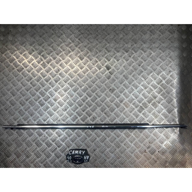 Молдинг стекла двери передний Toyota Camry 40 (2006-2011) 7571033130 7572033130