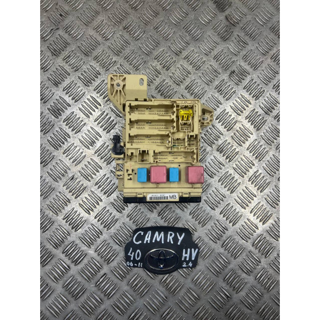 Блок предохранителей Toyota Camry 40 2,4 (2006-2011) 8273033721 *сервис