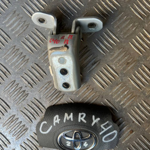 Петля двери передней правой верх Toyota Camry 40 (2006-2011) 6871012150