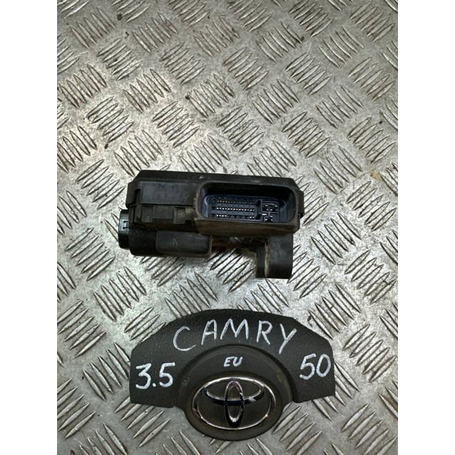 Блок управления АКПП Toyota Camry 50 (2011-2014) 8953033250
