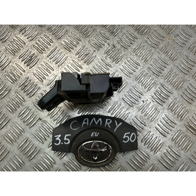 Замок багажника Toyota Camry 50 (2011-2014) 6460033160