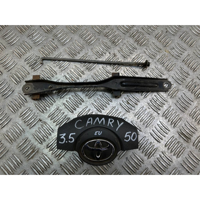 Кронштейн крепления аккумулятора АКБ Toyota Camry 50 (2011-2014) 7440406130