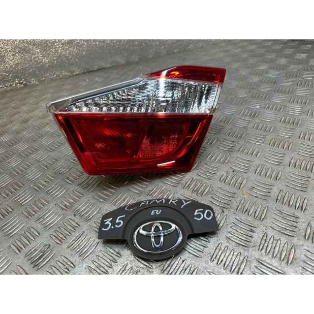 Фонарь внутренний правый Toyota Camry 50 (2011-2014) 8158133220