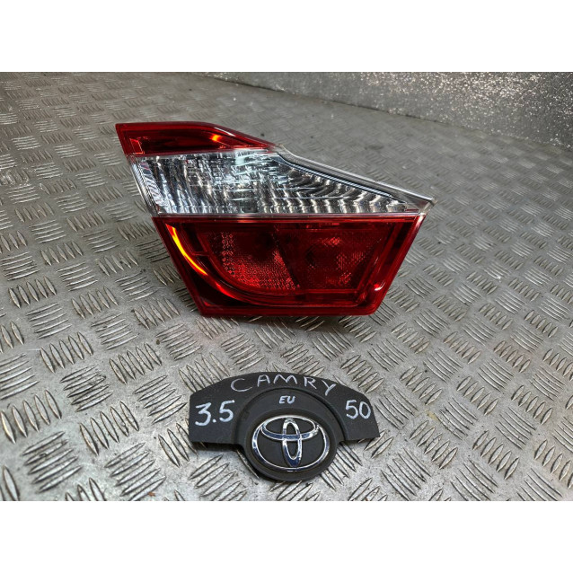 Фонарь внутренний левый Toyota Camry 50 (2011-2014) 8159133200