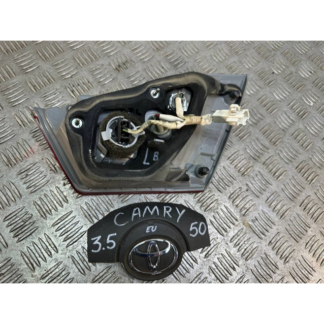 Фонарь внутренний левый Toyota Camry 50 (2011-2014) 8159133200
