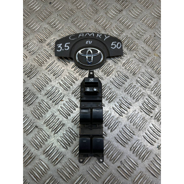 Блок управления стеклоподъемниками Toyota Camry 50 (2011-2014) 8404033100