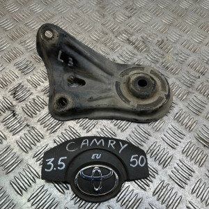 Кронштейн подрамника задний Toyota Camry 50 (11-14) 5102433070 *левый