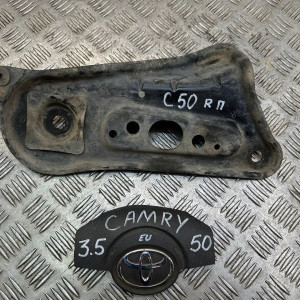 Кронштейн балки подрамника передний Toyota Camry 50 (2011-2014) 5103533030 *правый