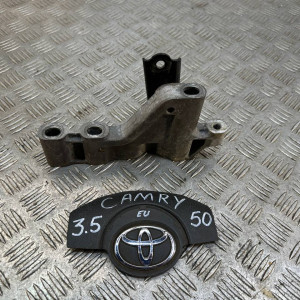 Кронштейн крепление двигателя Toyota Camry 50 (2011-2014) 1231331010
