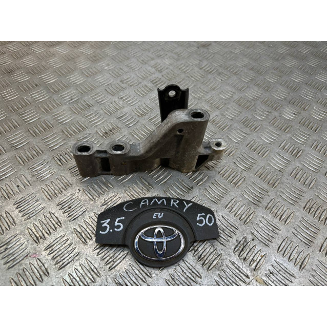 Кронштейн крепление двигателя Toyota Camry 50 (2011-2014) 1231331010