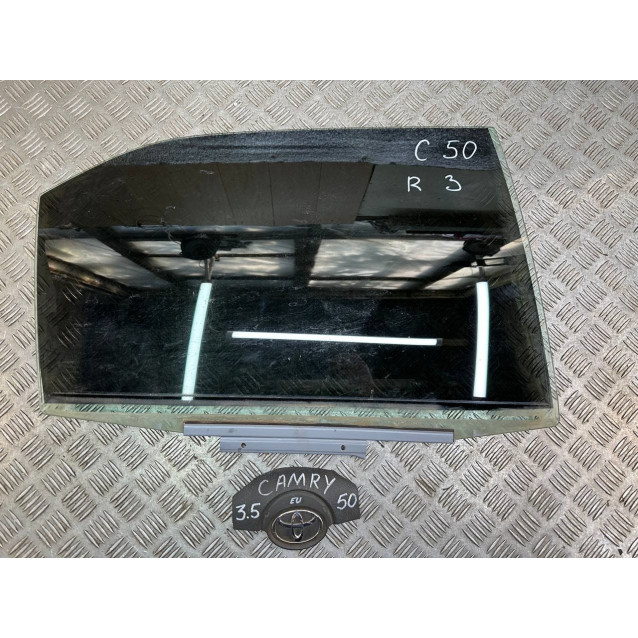 Стекло двери заднее правое Toyota Camry 50 (2011-2014) 6811333170