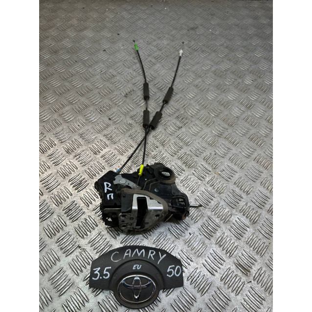 Замок двери передний правый Toyota Camry 50 (2011-2014) 6903042221