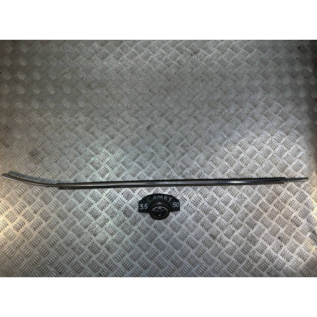 Молдинг стекла двери передний левый Toyota Camry 50 (2011-2014) 7572033140