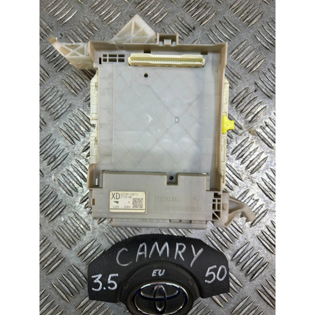 Блок предохранителей Toyota Camry 50 (2011-2014) 8273033F71