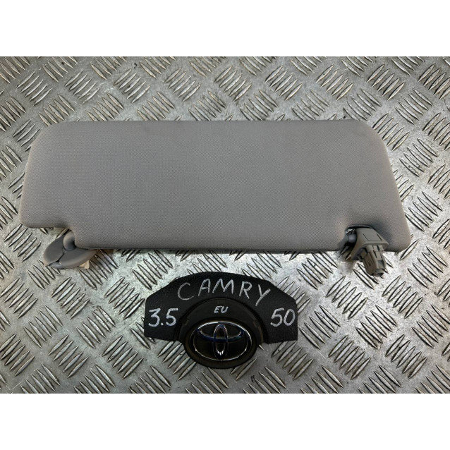 Козырек солнцезащитный Toyota Camry 50 (2011-2014) 7431033C60B2 правый