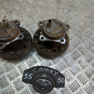 Ступица задняя левая Toyota Camry 50 (2011-2014) 4245033030