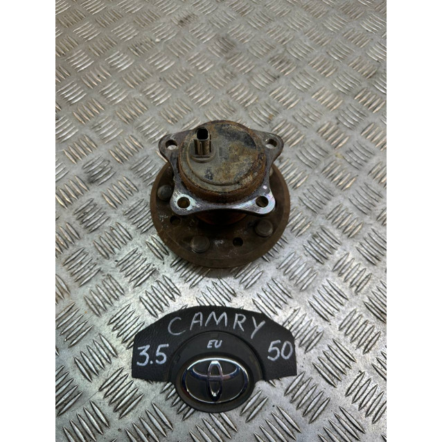 Ступица задняя правая Toyota Camry 50 (2011-2014) 4246033010