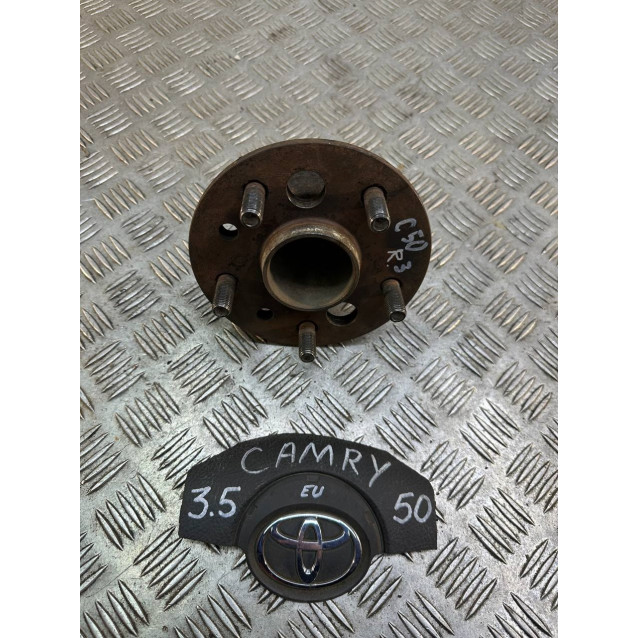 Ступица задняя правая Toyota Camry 50 (2011-2014) 4246033010