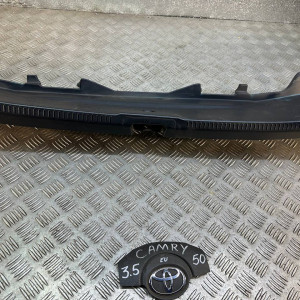 Обшивка отделка задней панели багажника Toyota Camry 50 (2011-2014) 5838733111