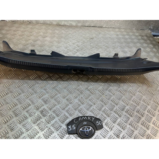 Обшивка отделка задней панели багажника Toyota Camry 50 (2011-2014) 5838733111